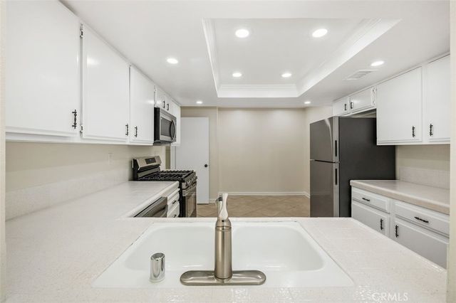 1091 STONE BROOK Lane, Costa Mesa, CA 92627