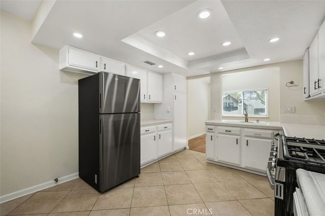 1091 STONE BROOK Lane, Costa Mesa, CA 92627