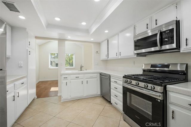 1091 STONE BROOK Lane, Costa Mesa, CA 92627
