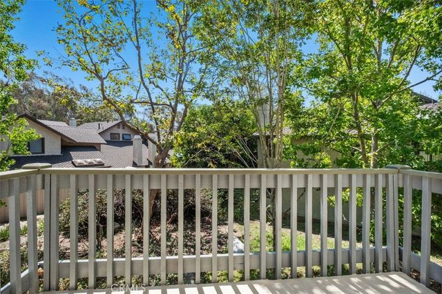 1091 STONE BROOK Lane, Costa Mesa, CA 92627