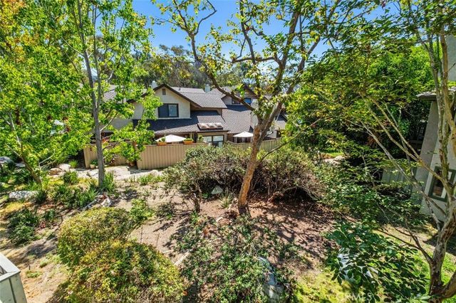 1091 STONE BROOK Lane, Costa Mesa, CA 92627