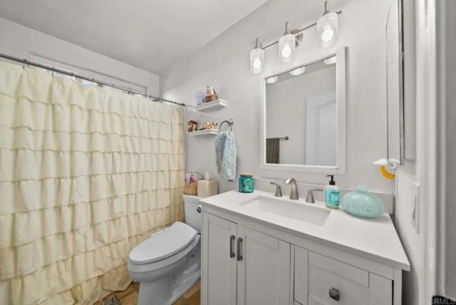 513 Calle Montecito 64, Oceanside, CA 92057