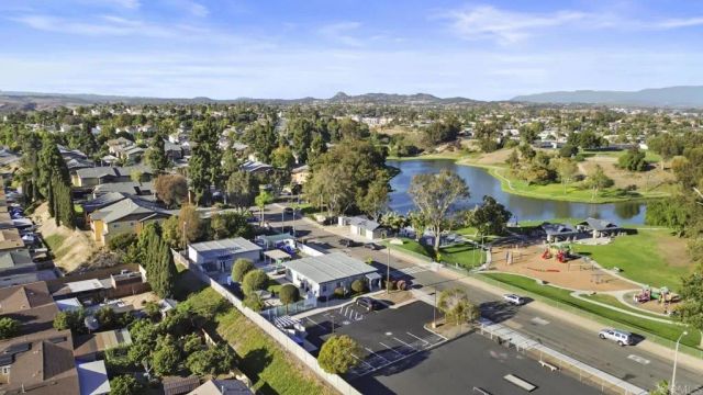 513 Calle Montecito 64, Oceanside, CA 92057
