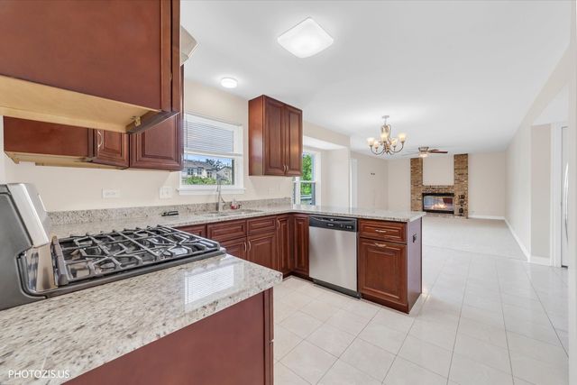 1906 Armwood Lane, Mundelein, IL 60060