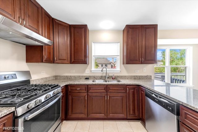 1906 Armwood Lane, Mundelein, IL 60060