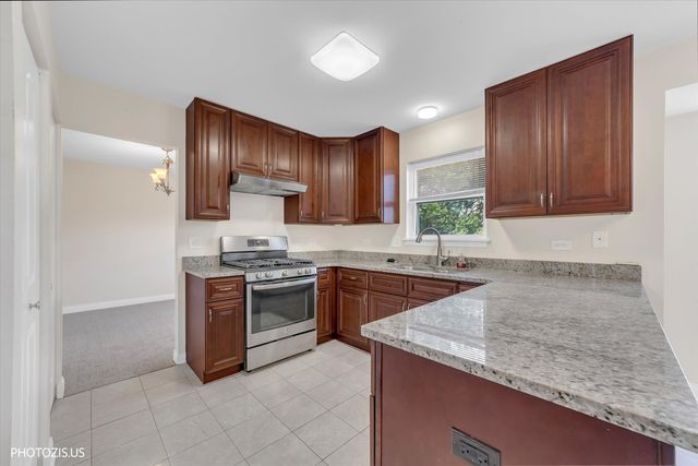 1906 Armwood Lane, Mundelein, IL 60060