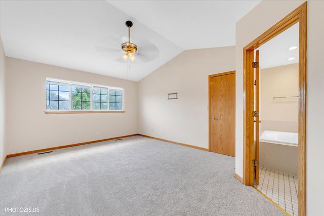 1906 Armwood Lane, Mundelein, IL 60060