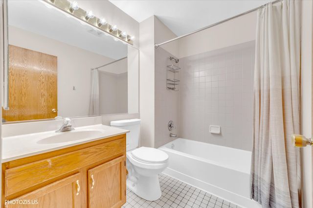 1906 Armwood Lane, Mundelein, IL 60060