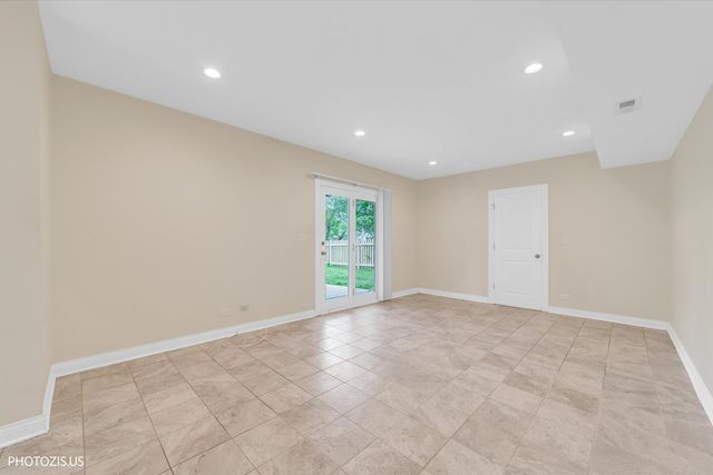 1906 Armwood Lane, Mundelein, IL 60060