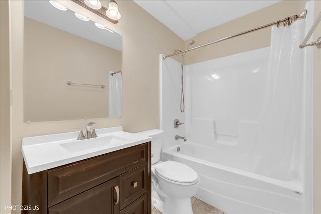 1906 Armwood Lane, Mundelein, IL 60060