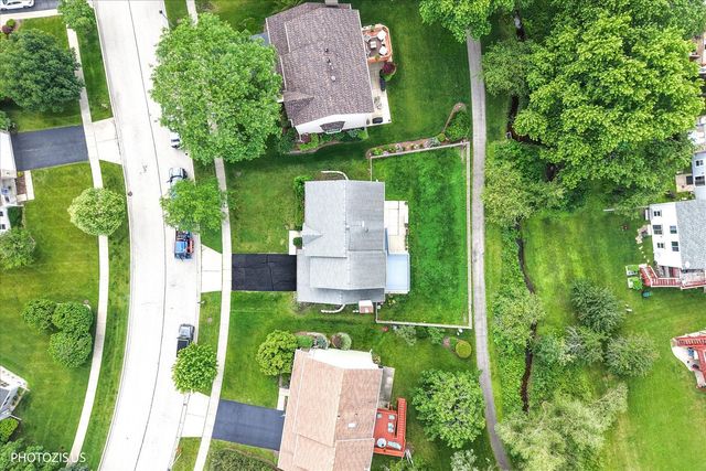 1906 Armwood Lane, Mundelein, IL 60060