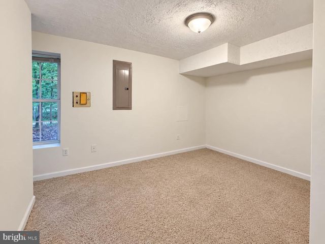 316 LAND OR DR, Ruther Glen, VA 22546