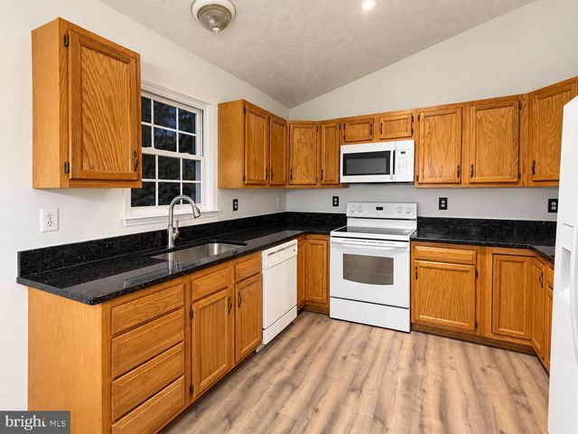 316 LAND OR DR, Ruther Glen, VA 22546