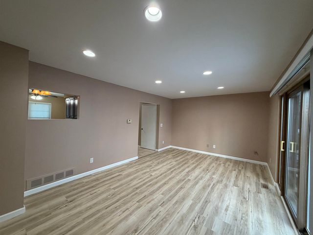 16908 Kingsbrook Drive, Clinton Township, MI 48038