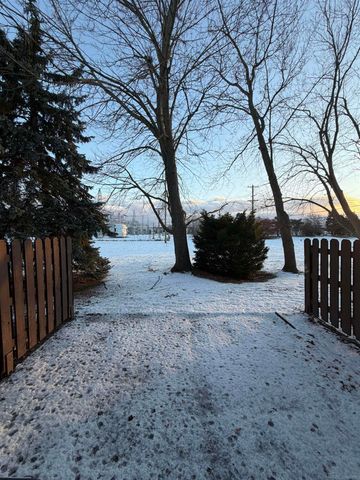 16908 Kingsbrook Drive, Clinton Township, MI 48038