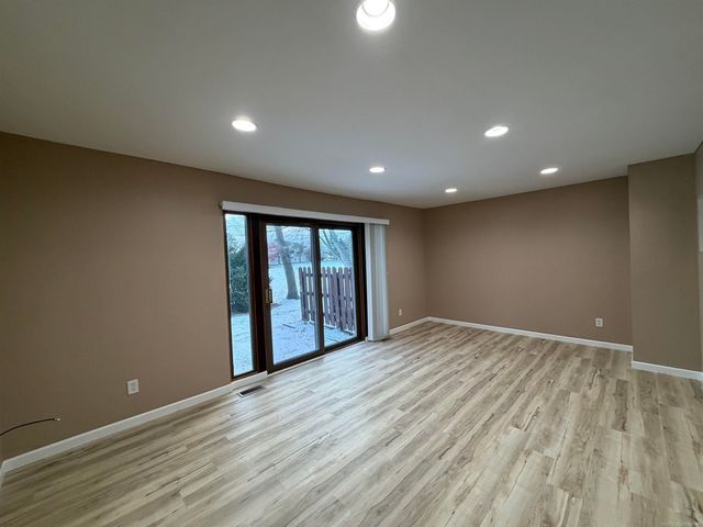 16908 Kingsbrook Drive, Clinton Township, MI 48038