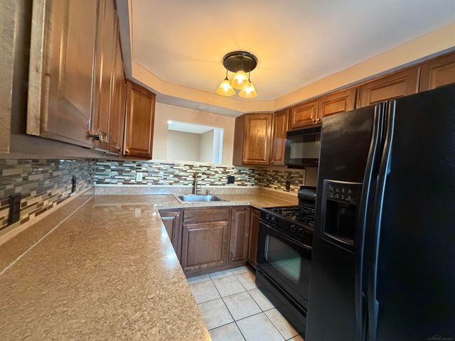 16908 Kingsbrook Drive, Clinton Township, MI 48038