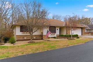 10 Thirsk Lane, Bella Vista, AR 72714