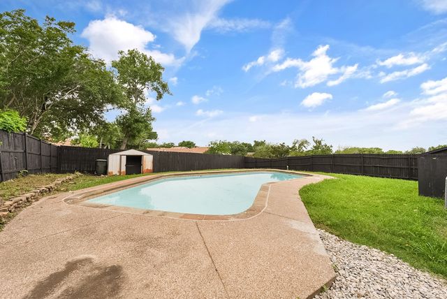 2723 Colonial Drive, Carrollton, TX 75007