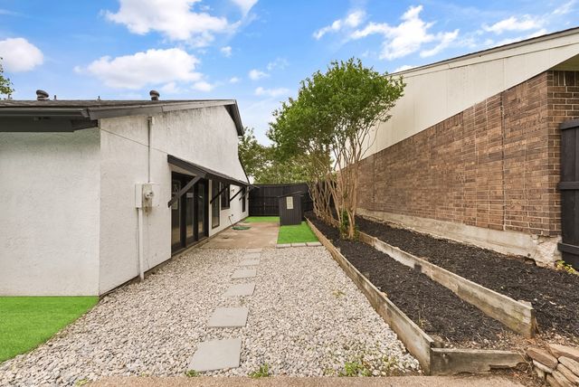 2723 Colonial Drive, Carrollton, TX 75007