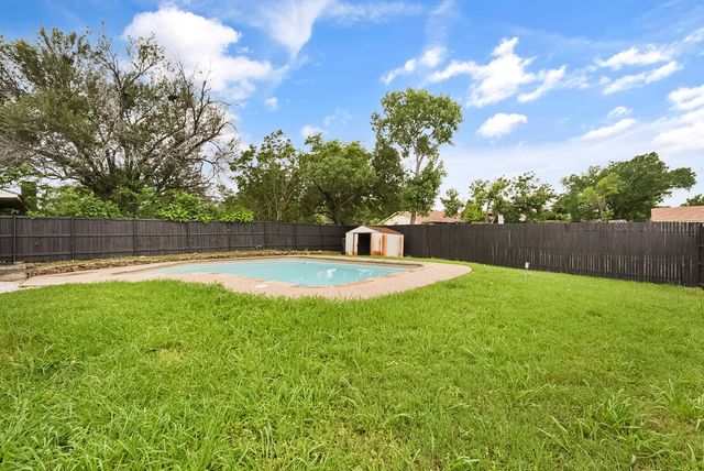 2723 Colonial Drive, Carrollton, TX 75007