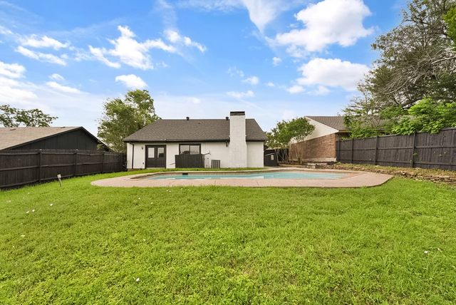 2723 Colonial Drive, Carrollton, TX 75007