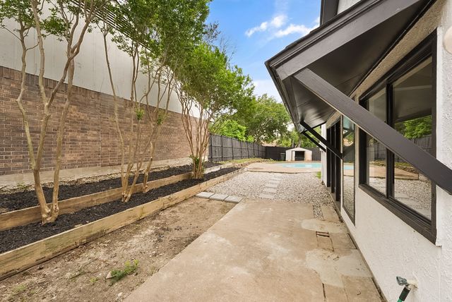 2723 Colonial Drive, Carrollton, TX 75007