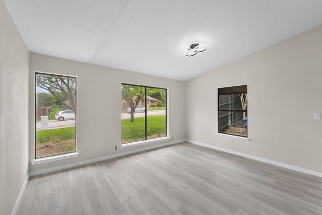 2723 Colonial Drive, Carrollton, TX 75007