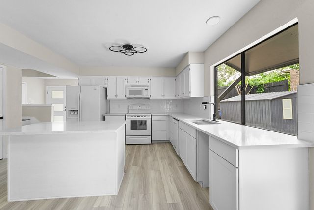 2723 Colonial Drive, Carrollton, TX 75007