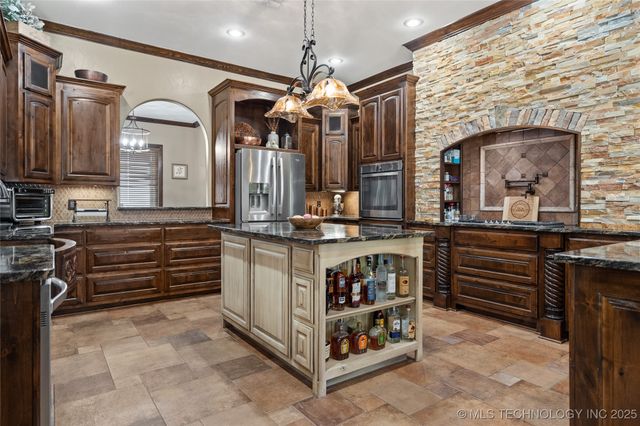 579 Chateau Bend, Ardmore, OK 73401