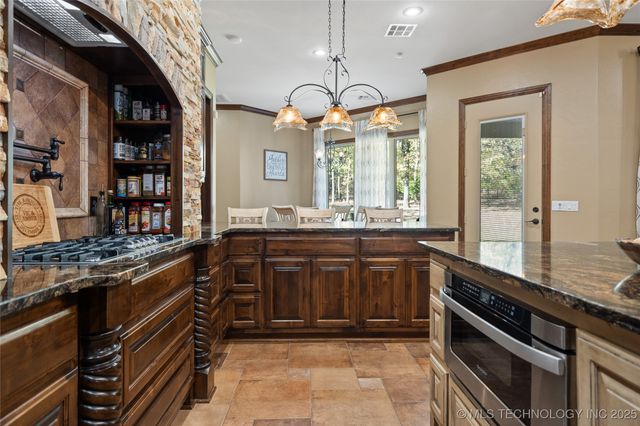 579 Chateau Bend, Ardmore, OK 73401