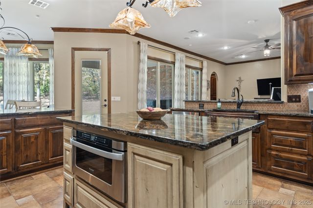 579 Chateau Bend, Ardmore, OK 73401