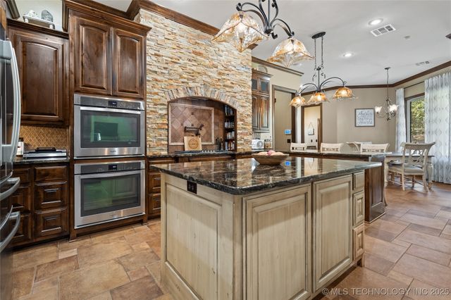 579 Chateau Bend, Ardmore, OK 73401