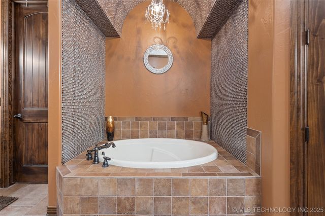 579 Chateau Bend, Ardmore, OK 73401