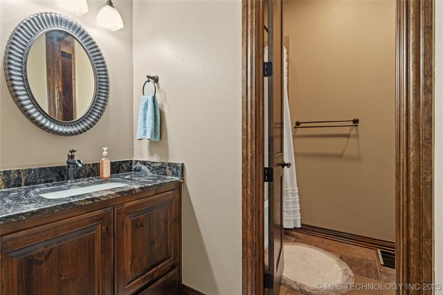 579 Chateau Bend, Ardmore, OK 73401