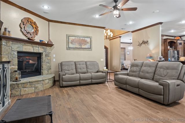 579 Chateau Bend, Ardmore, OK 73401