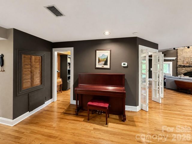 4821 Elmhurst Drive NE, Hickory, NC 28601