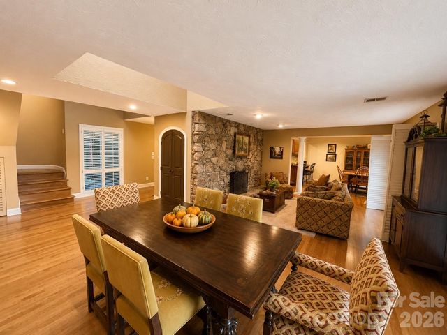 4821 Elmhurst Drive NE, Hickory, NC 28601