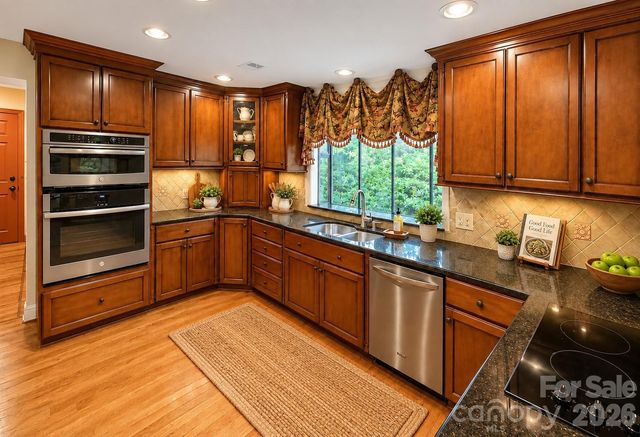 4821 Elmhurst Drive NE, Hickory, NC 28601