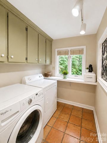 4821 Elmhurst Drive NE, Hickory, NC 28601