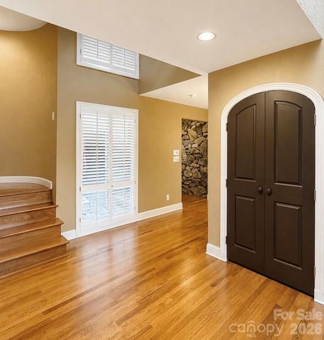 4821 Elmhurst Drive NE, Hickory, NC 28601