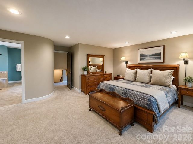 4821 Elmhurst Drive NE, Hickory, NC 28601