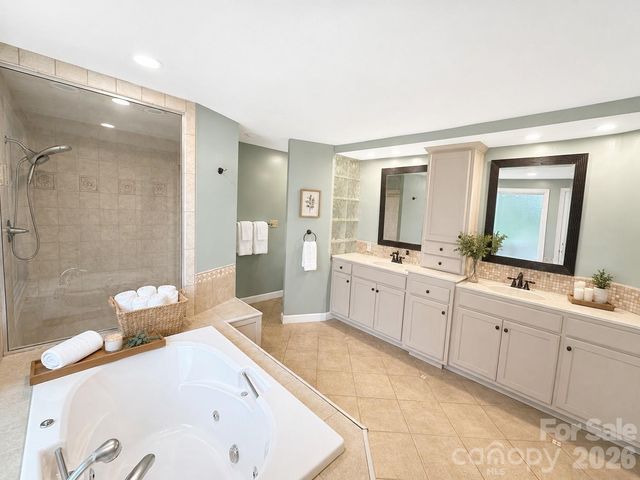4821 Elmhurst Drive NE, Hickory, NC 28601