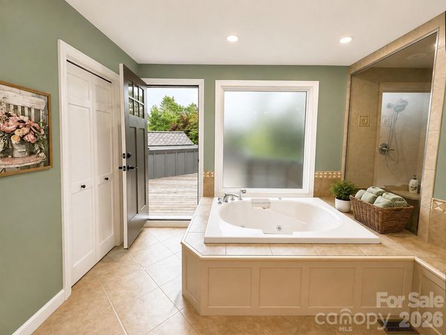 4821 Elmhurst Drive NE, Hickory, NC 28601