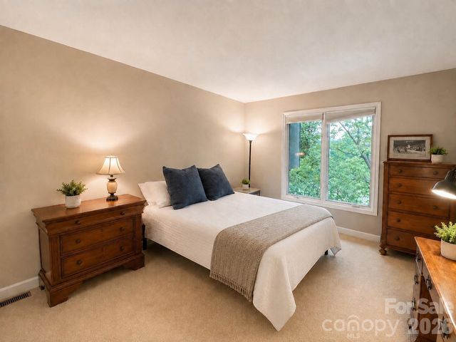4821 Elmhurst Drive NE, Hickory, NC 28601