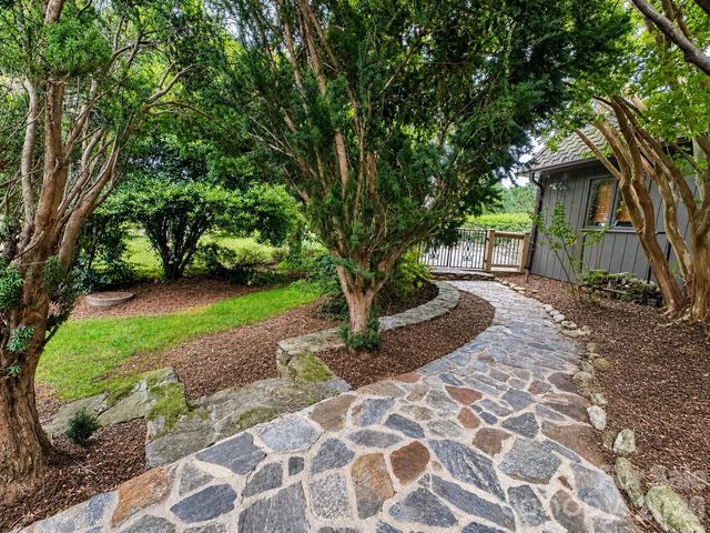 4821 Elmhurst Drive NE, Hickory, NC 28601