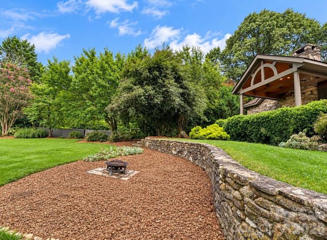 4821 Elmhurst Drive NE, Hickory, NC 28601