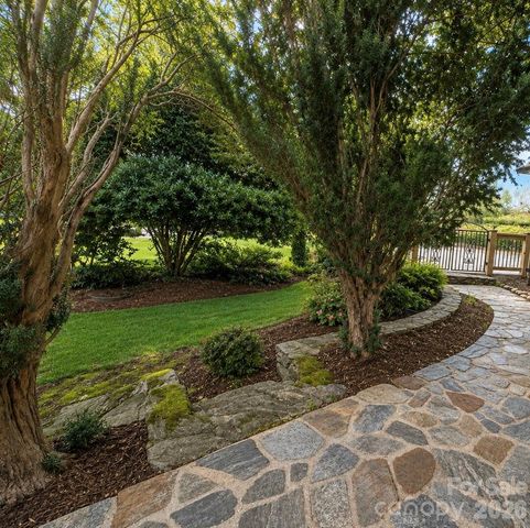 4821 Elmhurst Drive NE, Hickory, NC 28601