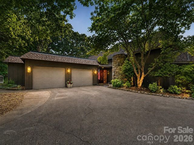 4821 Elmhurst Drive NE, Hickory, NC 28601