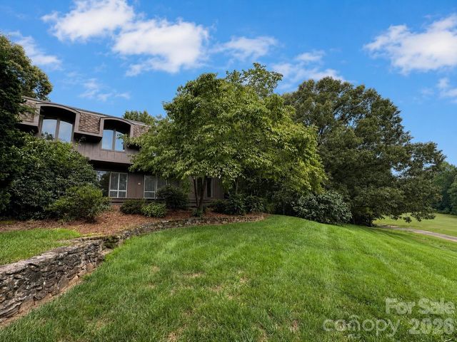 4821 Elmhurst Drive NE, Hickory, NC 28601